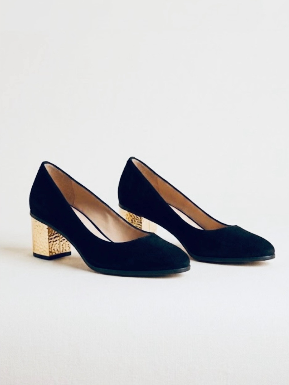 C. Wonder. Black Suede Eliza Gold Hammered Heel Pumps. Size 9W.